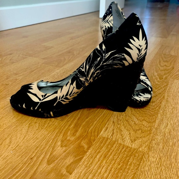 Nine west wedge heel - Picture 2 of 3